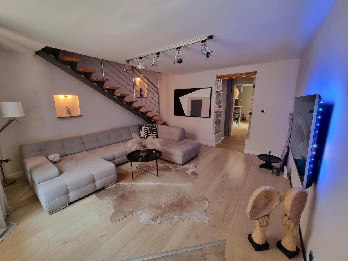 Arena Design Apartments With Free Private Parking And With A Terrace Pula Exterior photo